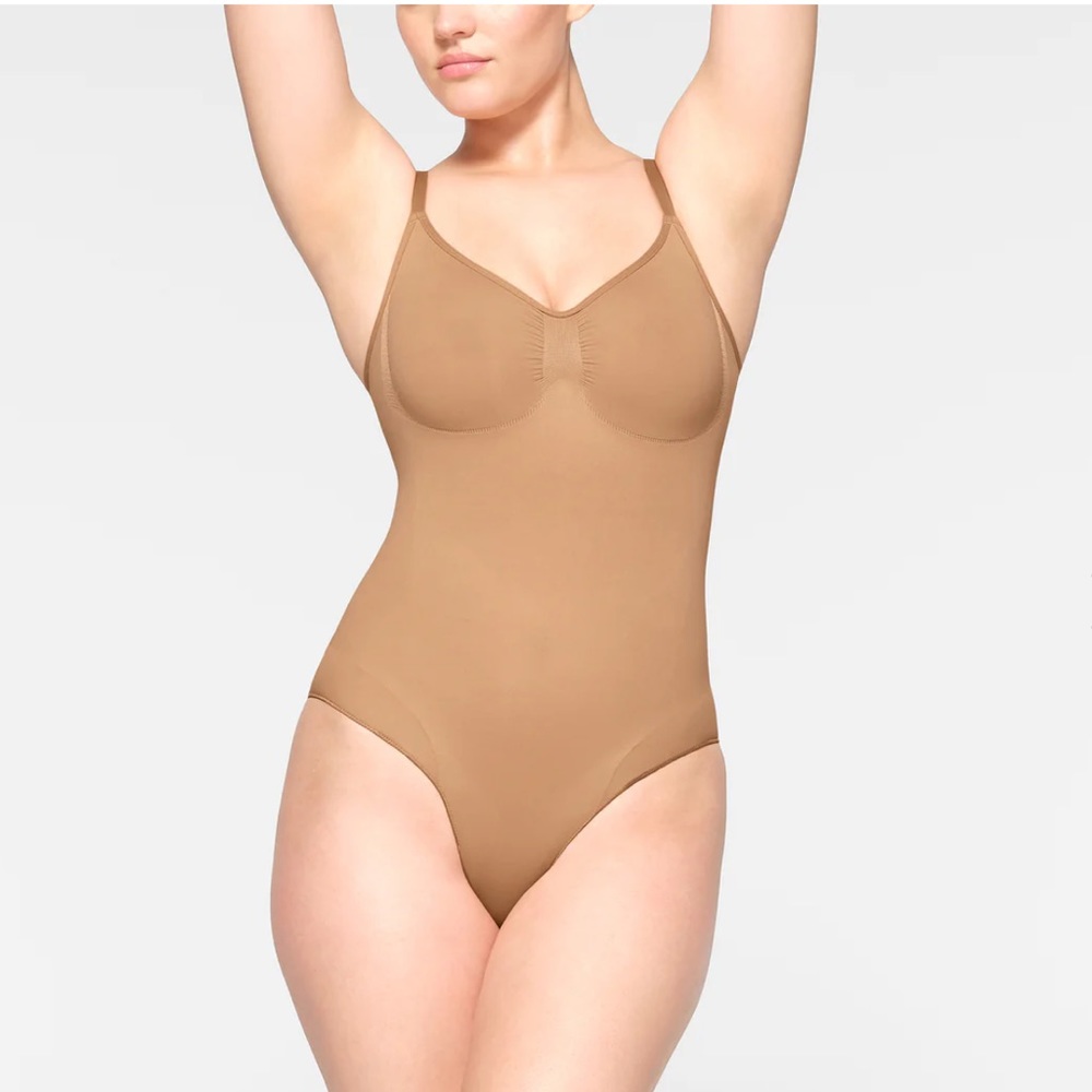 SKIMS SCULPTING BODYSUIT BRIEF W/ SNAPS